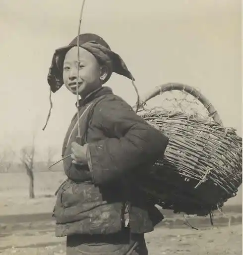 商贩旧社会小商贩的日常,第七张小孩儿笑得最暖心