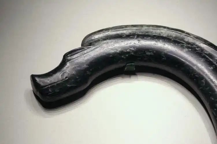 馆藏古玉 红山文化 玉龙 感受一下光气