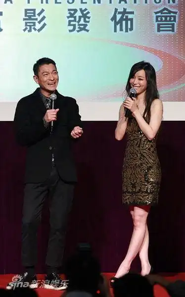 图文:寰亚开新片发布会-刘德华与张静初