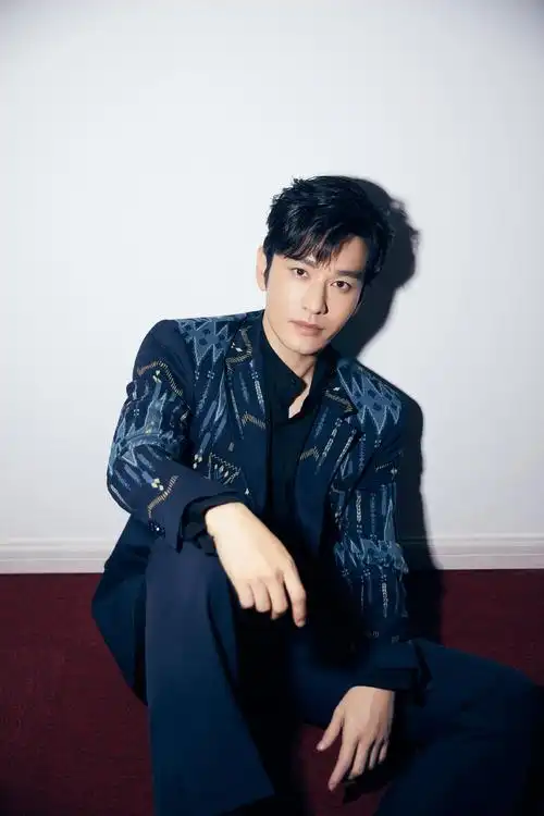 黄晓明妈家挂《神鵰侠侣》海报 儿媳人选本非baby?