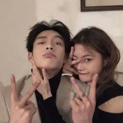 一左一右成熟浪漫情人头像,情侣头像图片-回车桌面