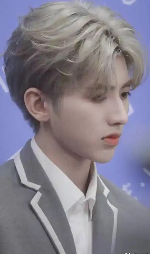 蔡徐坤高调回归易烊千玺新戏骄阳似我影视化