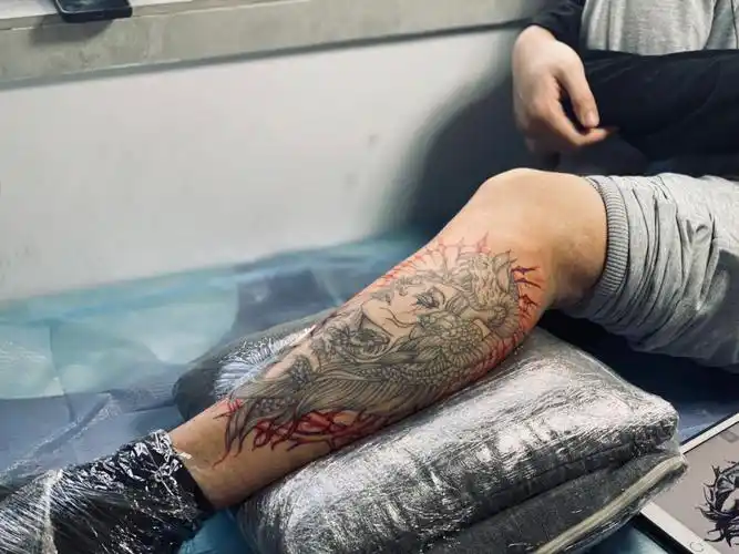 美杜莎小腿纹身