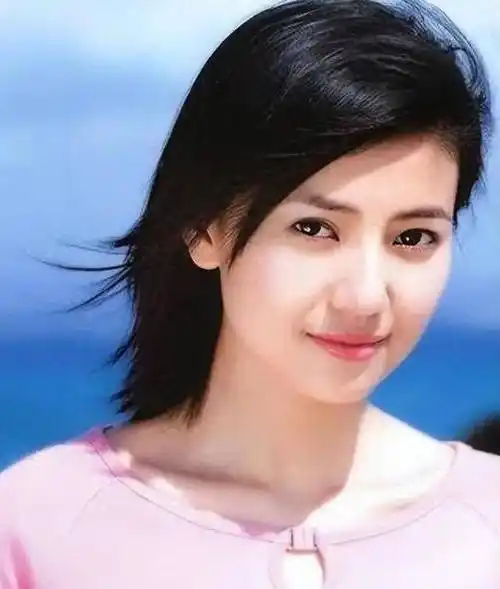 高圆圆上海出席活动!皱纹明显妆造被吐槽,却治好网友的容貌焦虑