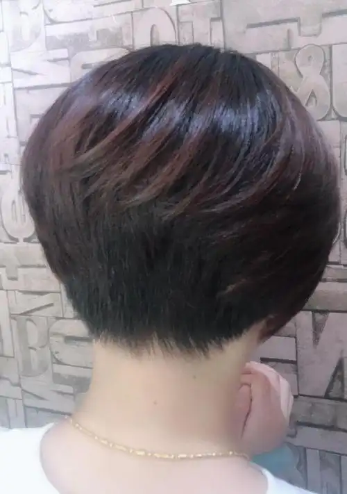 剃后脖短发正在流行