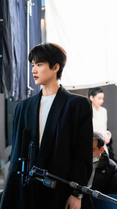 #周柯宇00后清奇霸总##周柯宇抬眸杀#