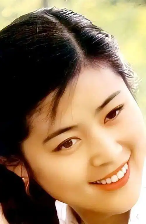 本山大叔眼光一直可以的,大脚婶儿年轻时也好看.