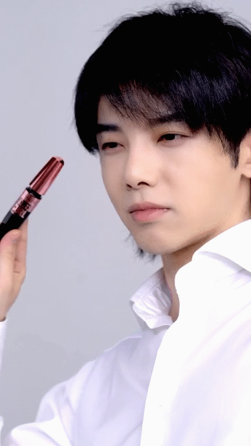 华晨宇大型挑眉现场!啊啊啊帅死我吧! - 半次元 - acg爱好者社区