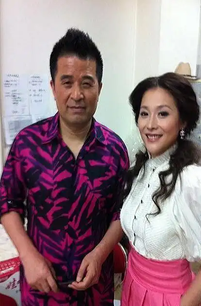 老毕开始寻找自己的另一半老爸原任妻子女儿都劝他早成家