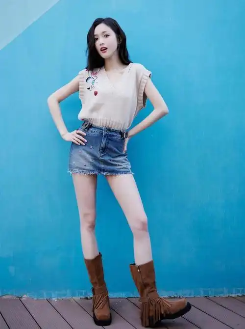 28岁吴宣仪气质太狠人穿泳装难掩清纯美一张娃娃脸耐看又高级