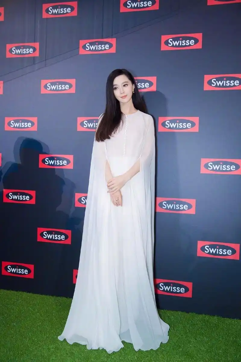 范冰冰晒美照腿成亮点,这也瘦太多了,难道是为了大黑牛?