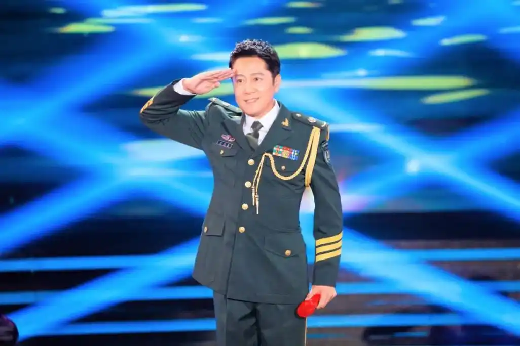 阎维文,吕继宏,蔡国庆唱响英雄赞歌