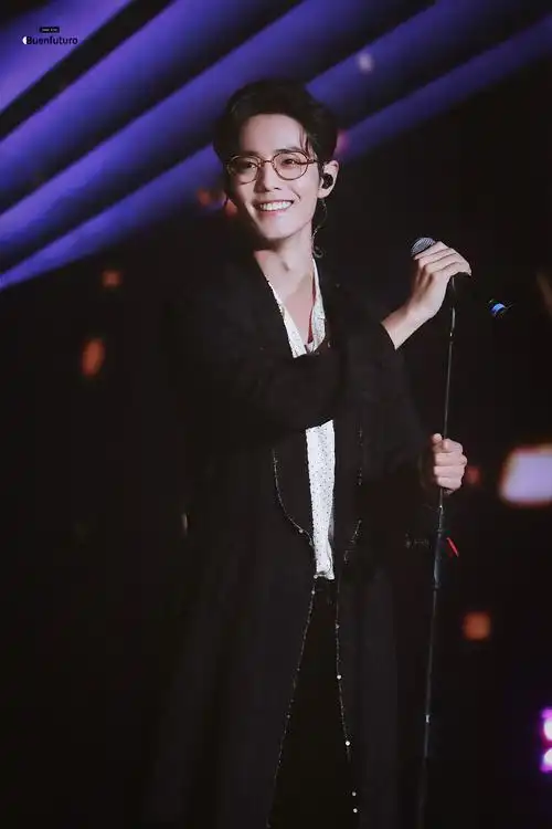 肖战芭莎明星慈善夜