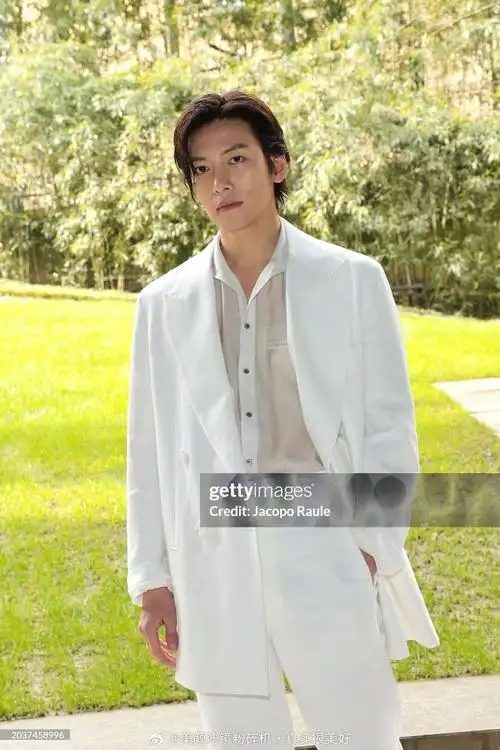 #刘诗诗池昌旭坐一起#