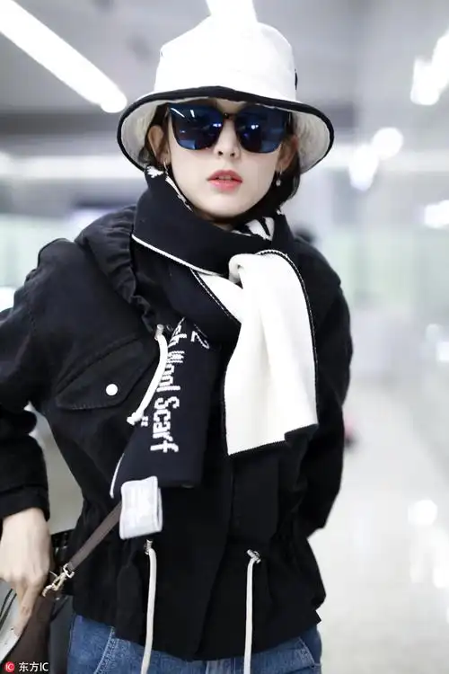 古力娜扎嘟嘴卖萌脸上肉乎乎 大美人化身小可爱分外迷人