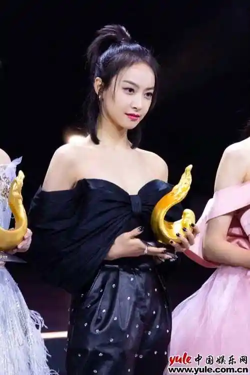 宋茜宫廷蓬袖波点裙出席盛典 高马尾诠释别样时尚型格- 娱乐八卦_赢家