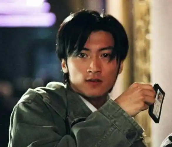 谢霆锋的手,赵丽颖的血栓,黄晓明的脚,打了多少明星的脸?