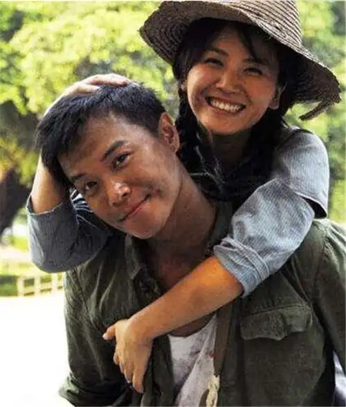 曹曦文对第一任老公只字不提,女儿归自己抚养,在她的微博上也看到了