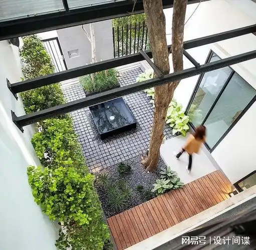 现代的花园设计案例看的我们眼花缭乱,风格也是层出不穷的,今天小谍为