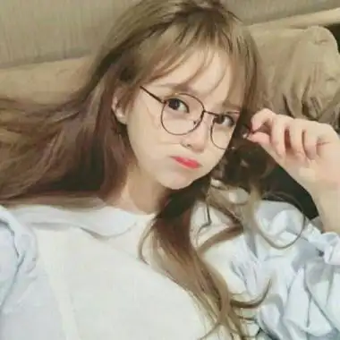 戴眼镜女头qq女生头像