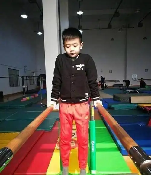 看这张照片,杨阳洋是真的长大了呀!