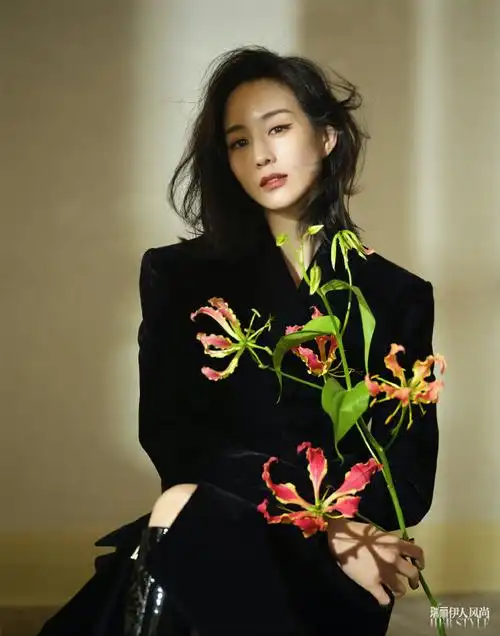 张钧甯新年的第一缕光##张钧甯瑞丽开年刊封面