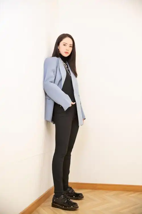 原创董璇又美到我了穿绿色西服套装酷炫霸气时尚感一点不输超模