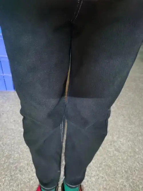 虽然便宜,但是真的没有型我收到洗了今天穿了也就两小时就出现膝盖鼓