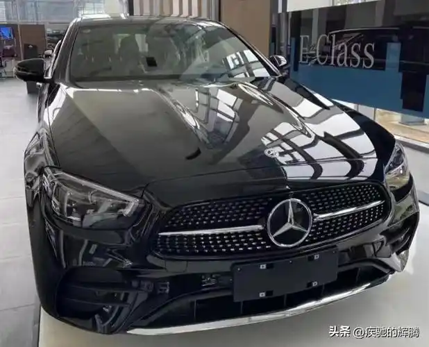 展车为进口e级2022款e300l时尚运动车型,裸车价49.2万.