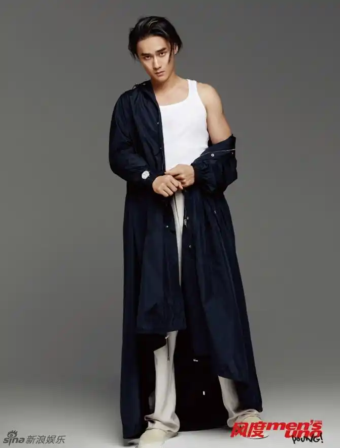 蒋劲夫早春大片超有型 长发背头艺术感足