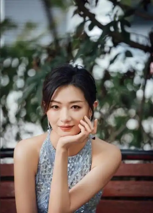 "爱情不分婚姻":万茜与摄影师老公的不婚生活