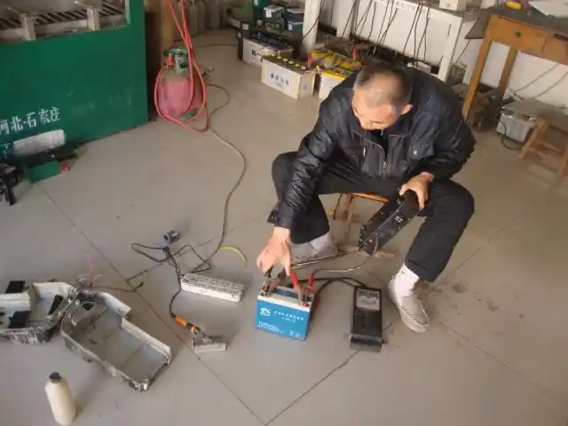怎样修复电动车电瓶