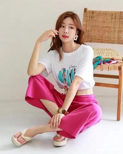 人像摄影中,拍摄全身照,一定要挺胸收腹吗?不同题材不同对