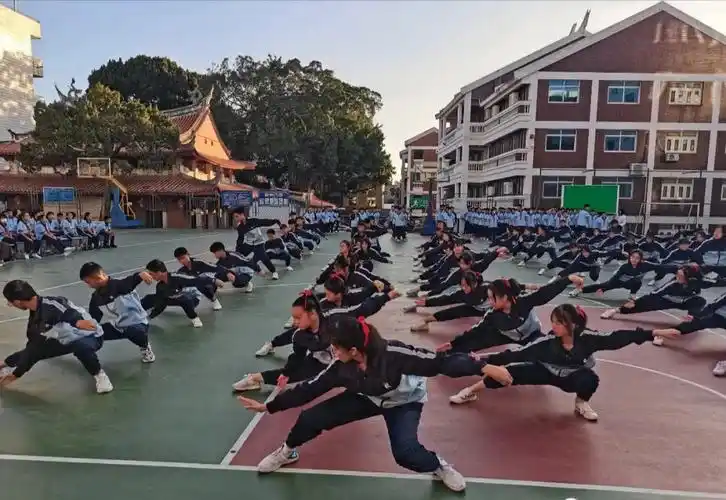 文明校园展播中学组丨泉州六中奋楫笃行谋发展凝心聚力谱新篇