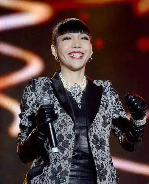 《中国好声音》走红的吴莫愁,为何突然过气了