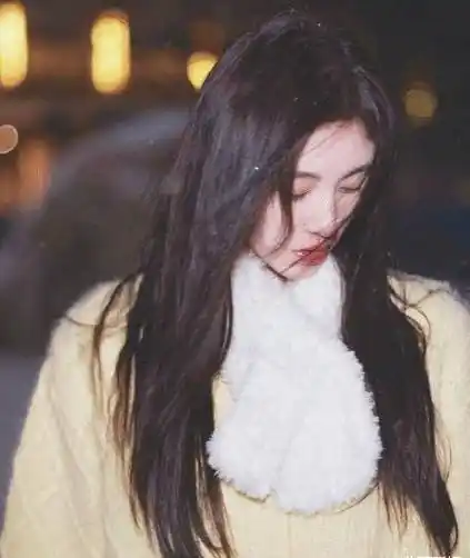 鞠婧祎鼻子又咋了?"男友视角"下挺得雷人,工作室都不知道修图吗?