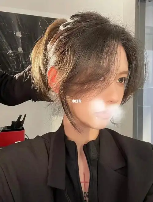 不挑脸型的瘦脸法式八字刘海好看适合