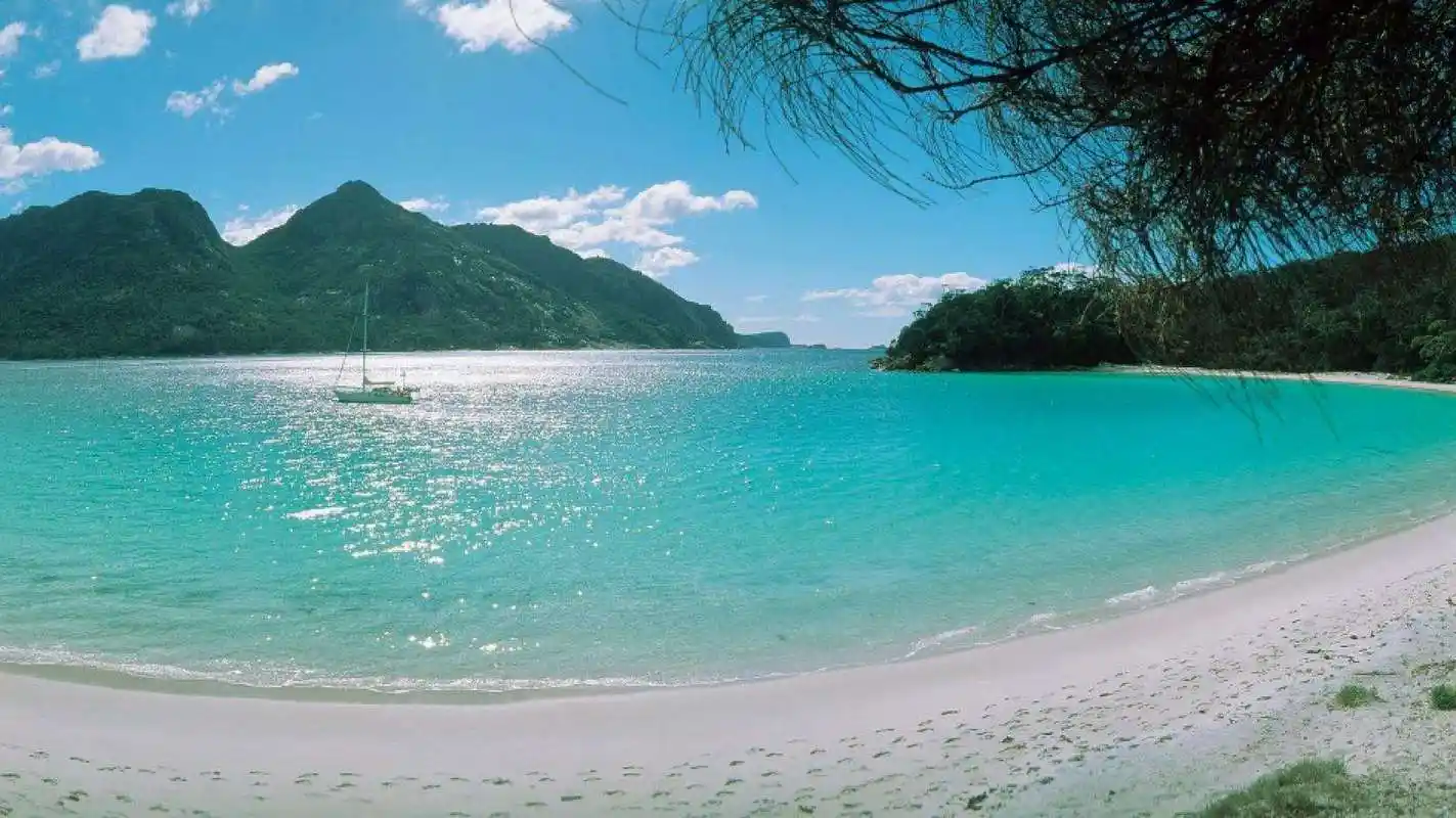 风景图集——世界十大最美丽的海湾之一:酒杯湾