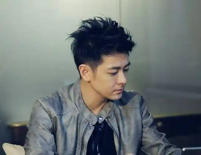 原创46岁的不老男神林志颖出道28年分享美照2个亮点是否注意到