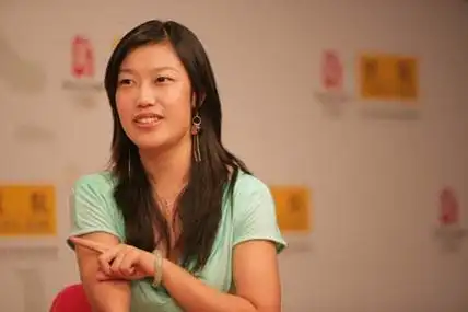 何炅混迹娱乐圈多年,感情从未露出蛛丝马迹,甚至还被猜测为"同性恋".