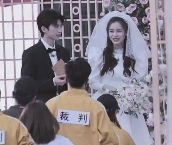 原创baby的骨架为啥看起来那么窄看到她的穿衣小心机后连关晓彤都自愧