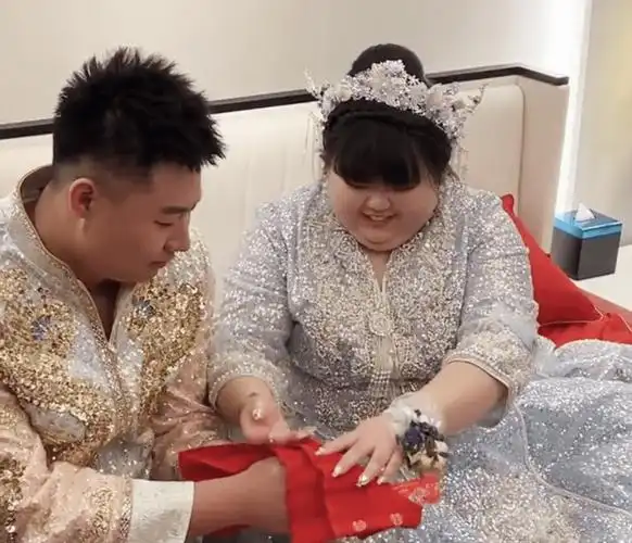 白小白爱徒"大萌"结婚现场曝光!闫学晶亲自助阵,婆婆全程咋不开心呢?