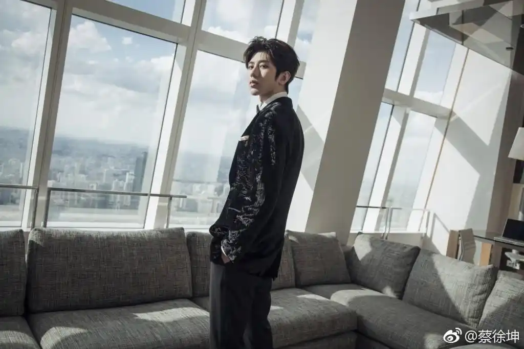 [蔡徐坤][新闻]180909 9.3-9.9周刊:竭尽所能创作完美艺术品