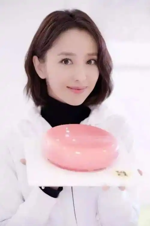 齐肩短发的女明星(高圆圆齐肩短发图片)