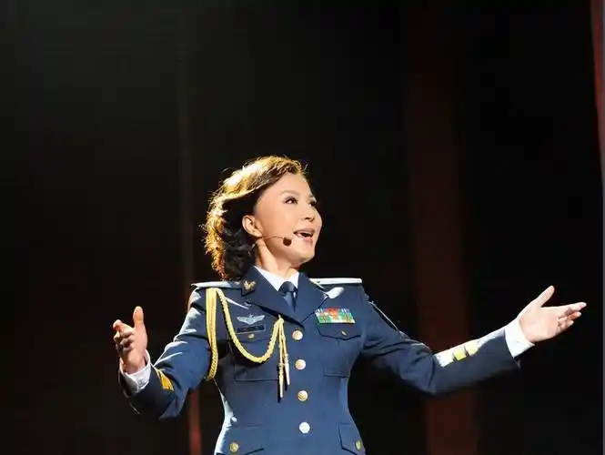 她曾红过毛阿敏,却因放鸽子被春晚拒之门外,如今54岁依然美丽_林萍