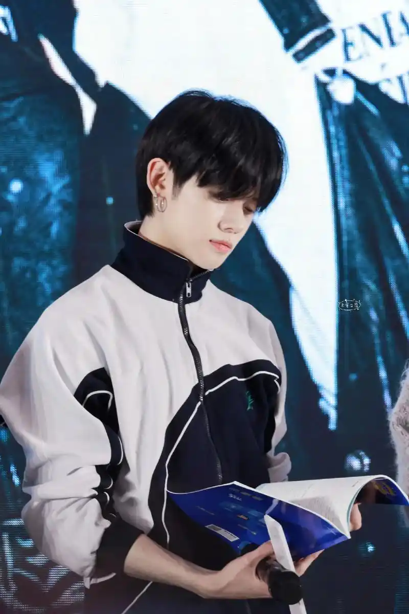 崔然竣 韩国爱豆爆改男高中生#txt签售 - 抖音