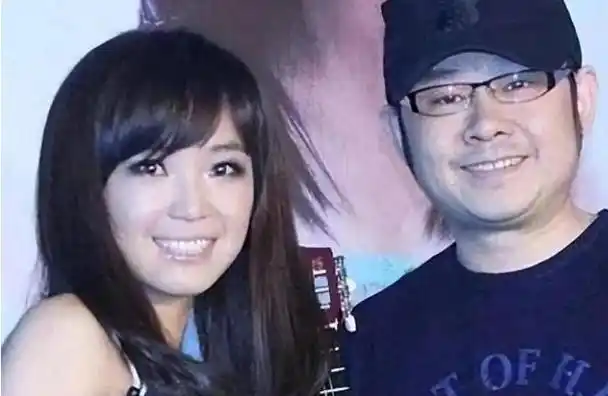 刀郎离婚30年,前妻含泪自述:他住豪宅,没想到我却一无所有