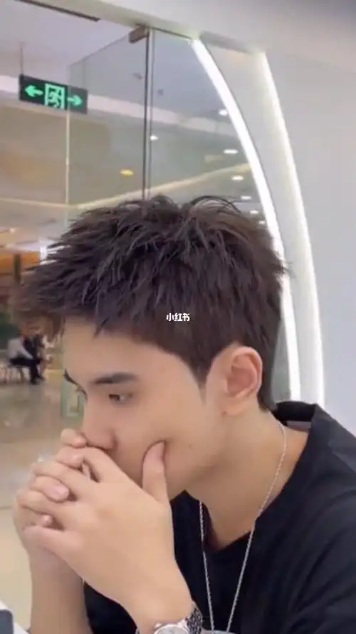 男生短款碎盖发型陈伟霆同款发型