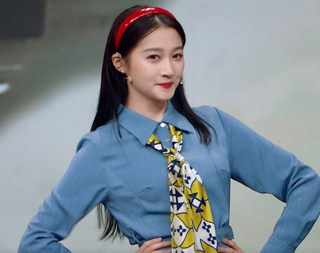 相差14岁的关晓彤与韩雪同框,两人状态,不是谁年轻谁就好看