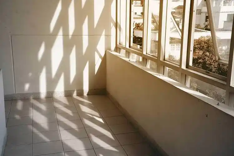 水泥,墙壁,窗户,玻璃,阳光,影子_高清图片_全景视觉